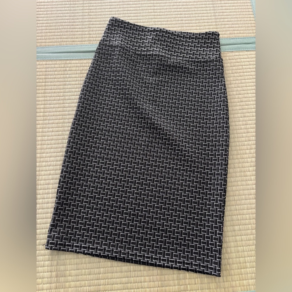 Black & White Geometric Pencil Skirt